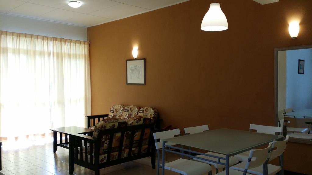 Jean Cleancomfy Near Apartemen